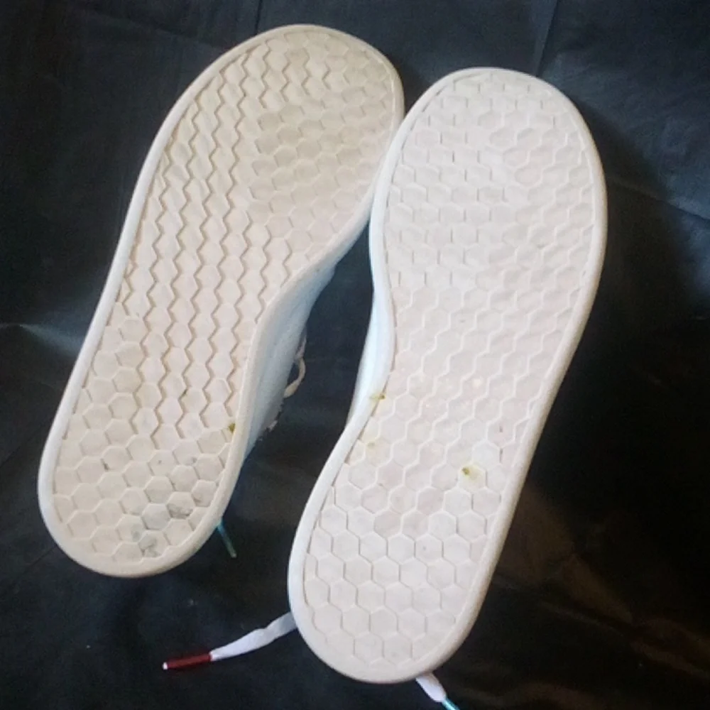 Adidas Kids White and Black Pokemon Pikachu Advantage Size 4 - Picture 6 of 10